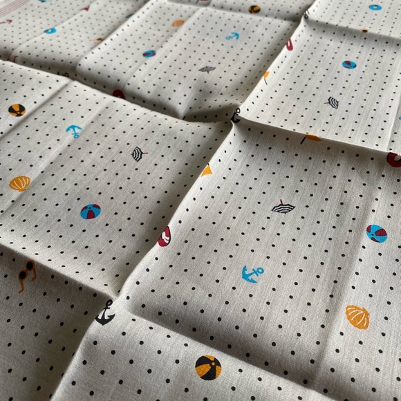 BURBERRY HANDKERCHIEF BEACH EDITION - Picture 2 of 5